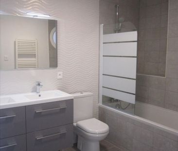 Location Appartement 4 pièces 77m² POUILLEY LES VIGNES 25115 - Photo 3