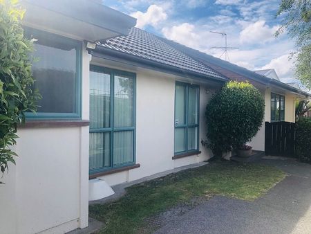 Sunny family home close to schools - Photo 5