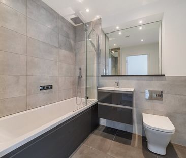 Flat to rent - Barley Close, Greenhithe, DA9 - Photo 3
