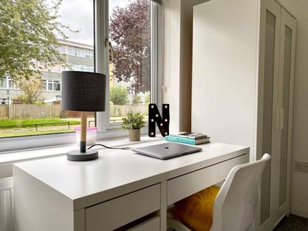 1 bedroom in a house share to rent - Photo 3