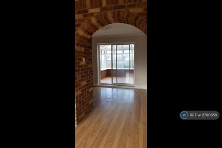 3 bedroom semi-detached house to rent - Photo 2