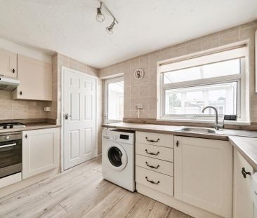 2 bedroom semi-detached bungalow to rent - Photo 6