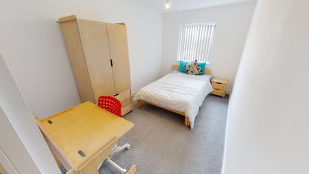 3 bedroom ground floor flat to rent - Photo 2