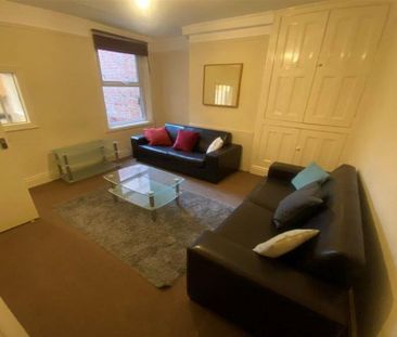 3 bedroom end of terrace house to rent - Photo 3