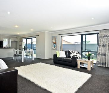 Well presented family home in Huntington - Photo 3