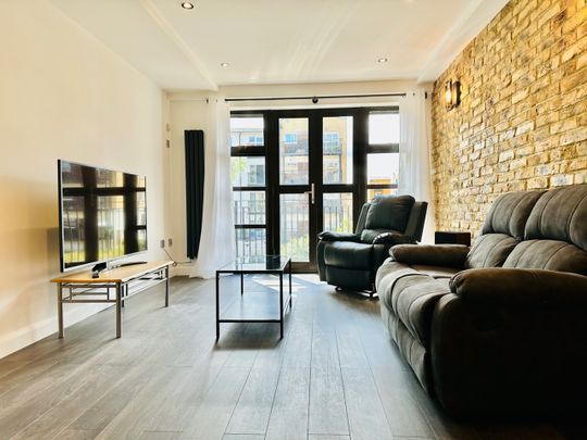 2 Bed Flat, Copperfield Road, E3 - Photo 1