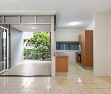 Sophisticated 1-Bedroom Apartment in the Heart of South Bank - Photo 2