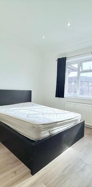 Westway, East Acton, London, W12 0SD - Photo 1