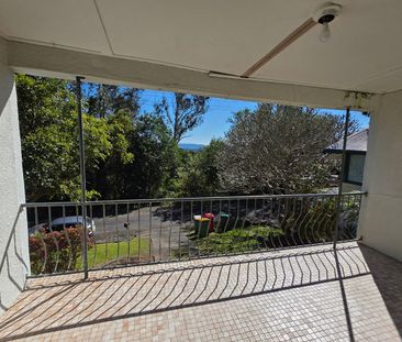 Charming Two-Bedroom Home with Spacious Yard - Photo 4