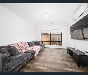 Modern Comfort Home! - Photo 1