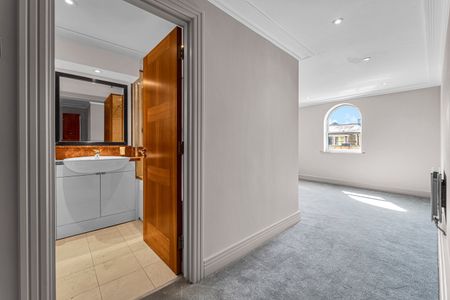 2 Bed Flat, Oriel Drive, SW13 - Photo 2