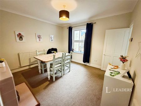 3 bedroom house to rent Recreation Ground Road, Stamford, Lincolnshire, PE9 - Photo 4