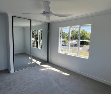 FRESHLY RENOVATED GEM IN PRIME LOCATION - Photo 3