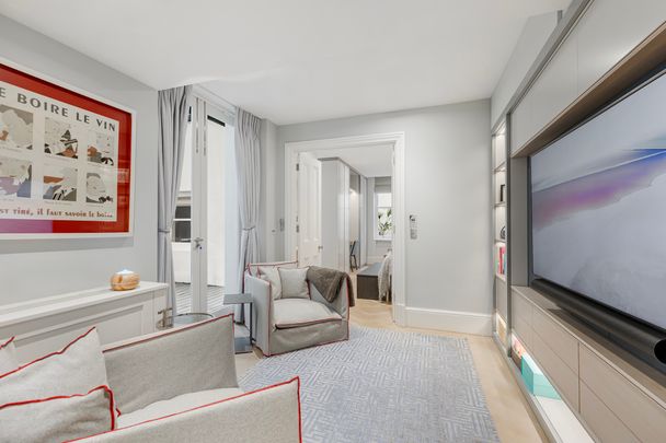 An Elegant Two-Bedroom Apartment in the Heart of South Kensington - Photo 1