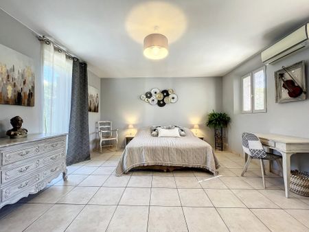 Ravissante villa de 300 m2 à Mougins à louer meublée à l'année - Photo 2