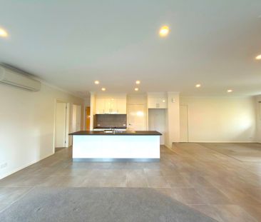 IMMACULATE 3 BEDROOM HOME WITH GARDEN PACKAGE INCLUDED! - Photo 4