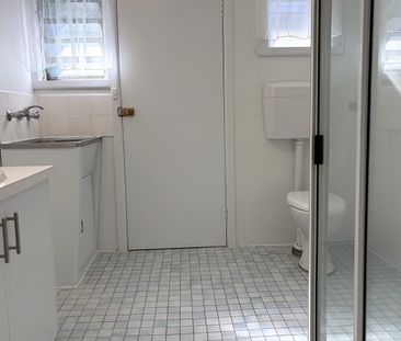 FRESHLY PAINTED UNIT CLOSE TO CENTRAL ALBURY - Photo 3