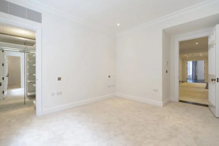 3 bedroom flat in Knightsbridge - Photo 4