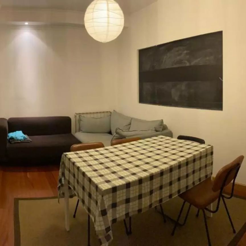 Room in a shared 4-bedroom apartment for rent in Lisbon, bills included, perfect for professionals and students, women only - Photo 1