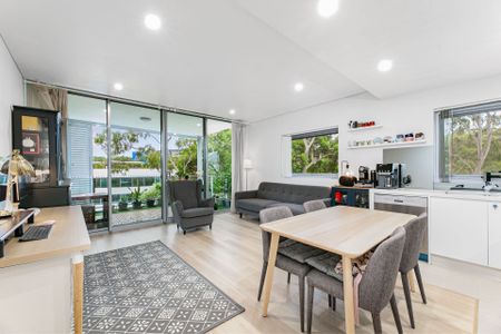 Bright and Stylish Two-Bedroom Apartment with Northeast Views in Gordon - Photo 2