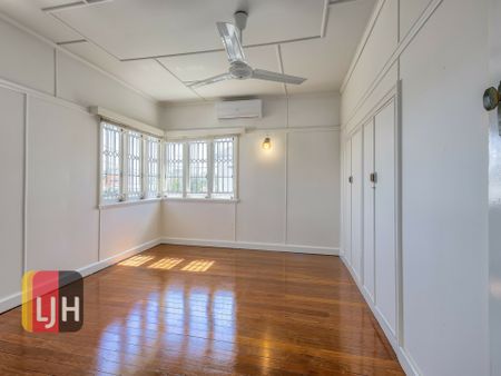 AIR CONDITIONED THREE BEDROOM HOUSE - Photo 2
