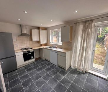 2 bedroom end of terrace house to rent - Photo 4