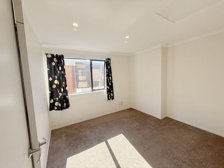 Cozy 2-Bedroom Unit in Papatoetoe - Photo 3