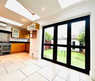 5 Bed Semi-Detached House, The Vale, NW11 - Photo 4