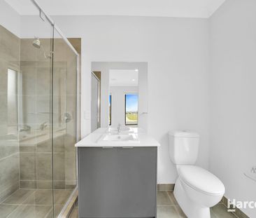 Modern Living at Mambourin! - Photo 6