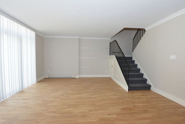 800 Richmond Street West - Photo 1