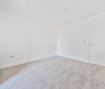 3 bedroom flat to rent - Photo 2