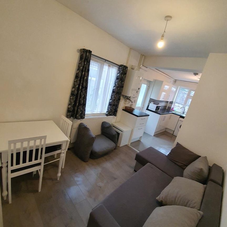 Room in a Shared House, Filbert Street East, LE2 - Photo 1