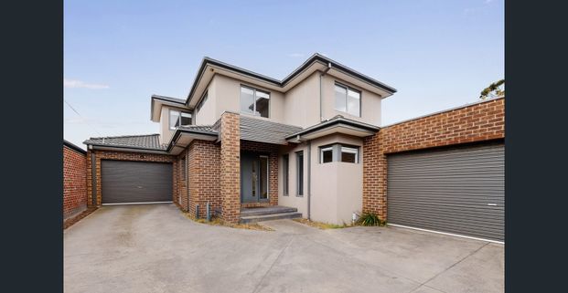 STUNNING TOWNHOUSE - Photo 1