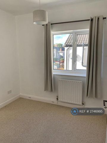 3 bedroom flat to rent - Photo 5