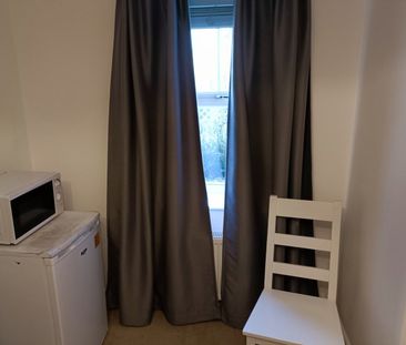 2 Bed Terraced House, Holts Crest Way, LS12 - Photo 6