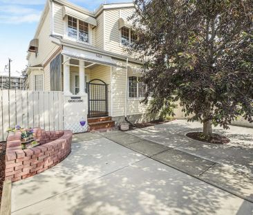 FURNISHED ROOMS - $650/MONTH, - 5 MIN TO DOWNTOWN LRT | ALL UTILITIES — 5 Bedrooms Room For Rent - Photo 1