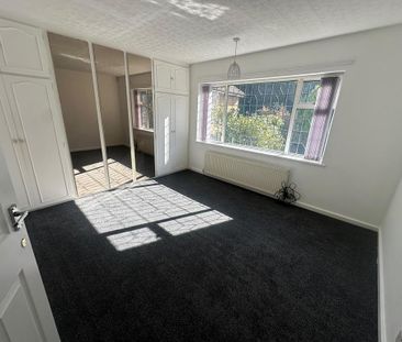 4 bedroom detached house to rent - Photo 2