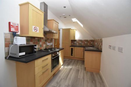 2 bedroom flat to rent - Photo 4