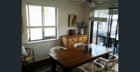 Stunning, Spacious, Light, Bright Townhouse in Centre of Exciting Leederville - Photo 5