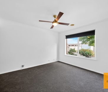 Beautiful Family Home in a Quiet Werribee Location, Newly Renovated - Photo 1