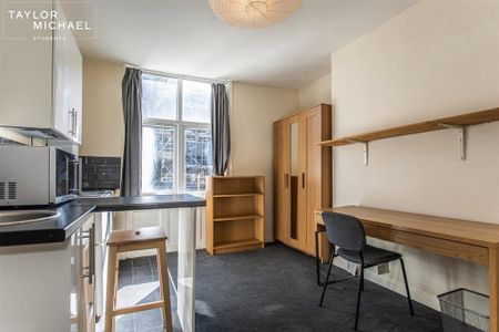 1 bedroom in a house share to rent - Photo 2