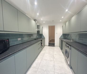 4 Bed Semi-Detached House, Valnay Street, SW17 - Photo 6