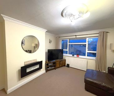 2 bedroom Maisonette to let - Photo 2