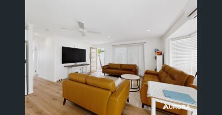 PRIVATE, PEACEFUL LIVING IN THE HEART OF CLEVELAND ! - Photo 2
