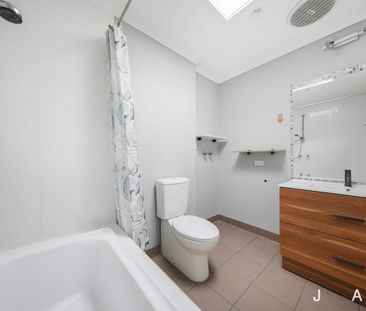 Light-Filled Style with Everyday Ease - Photo 3