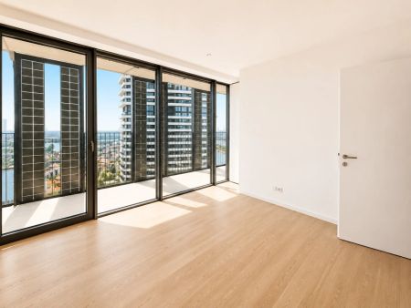 45. Etage - 3 Zimmer 40m2 Loggia Süd Ost Ausrichtung - Urban Living im DC2 Tower - Photo 2