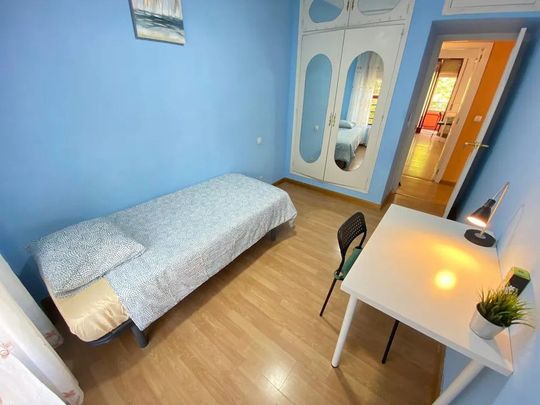 Calle del Cabo Machichaco, Madrid, Community of Madrid 28053 - Photo 1