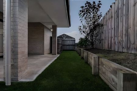 Modern Comfort and Convenience in a Peaceful Airds Location - Photo 4