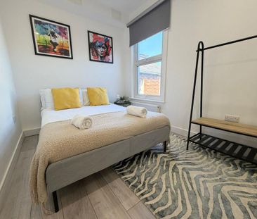 2 bedroom flat to rent - Photo 2