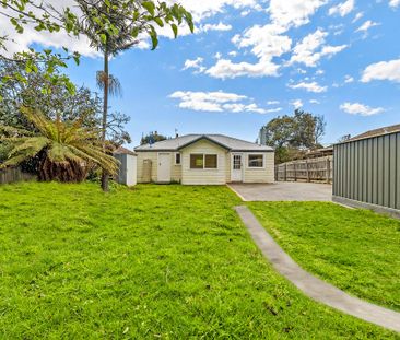 Beautiful three bedroom home in the Frankston High School Zone! - Photo 1